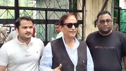 UP: मेरठ-सहारनपुर में आजम खां के रिश्तेदारों के यहां आयकर विभाग की छापेमारी, टीम ने जुटाए महत्वपूर्ण दस्तावेज IT Raid: Income Tax Department raids Azam Khan relative house in Meerut