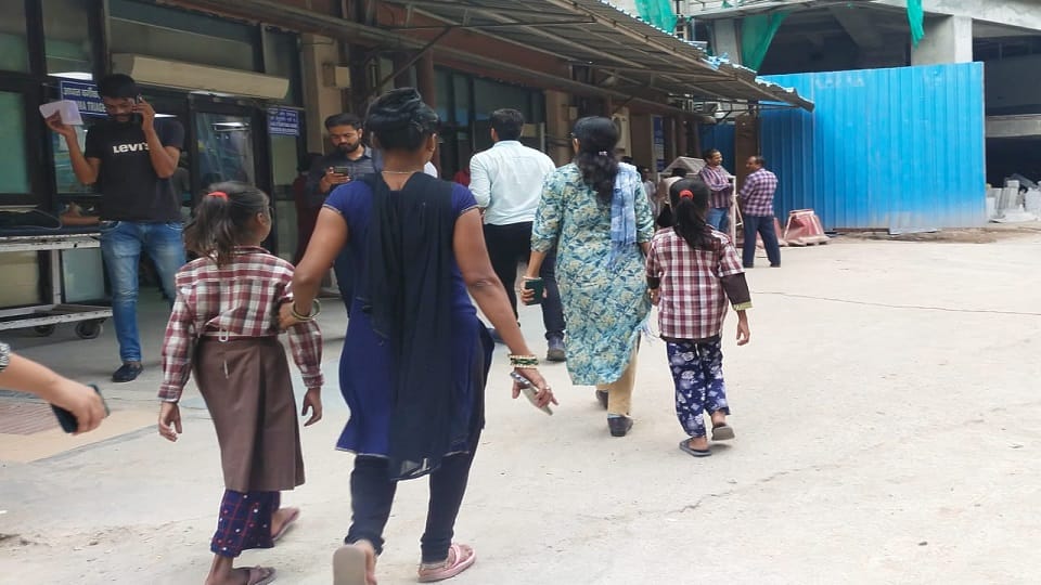 100 girl students fall ill in MCD school after consuming mid day meal in delhi