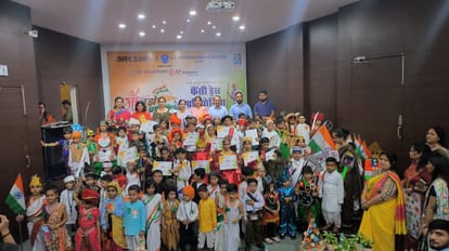 Maa Tujhe Pranam: Children presented as Bhagat Singh and Subhash Chandra Bose in fancy dress competition