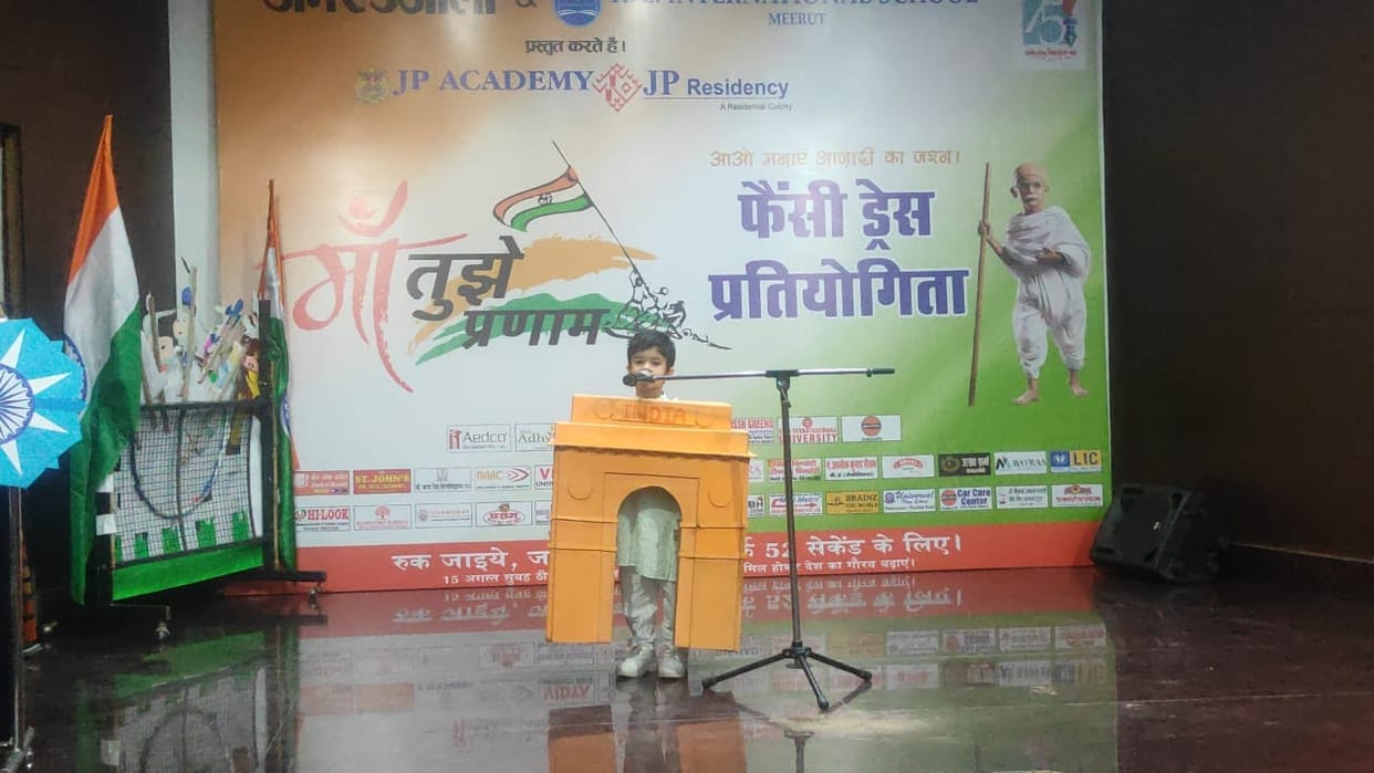 Maa Tujhe Pranam: Children presented as Bhagat Singh and Subhash Chandra Bose in fancy dress competition