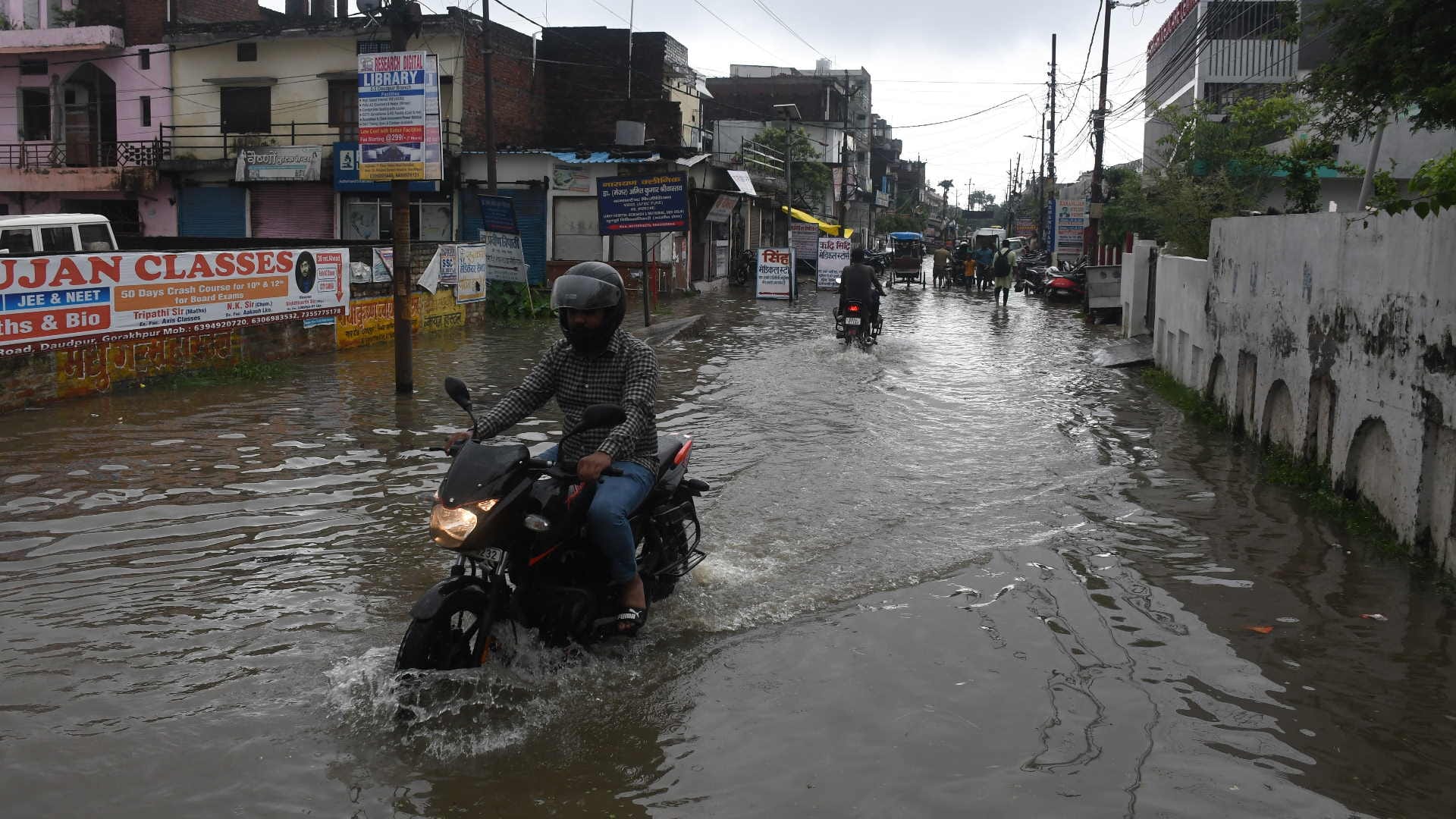 waterlogging after 133 mm of rain in 24 hours at Gorakhpur