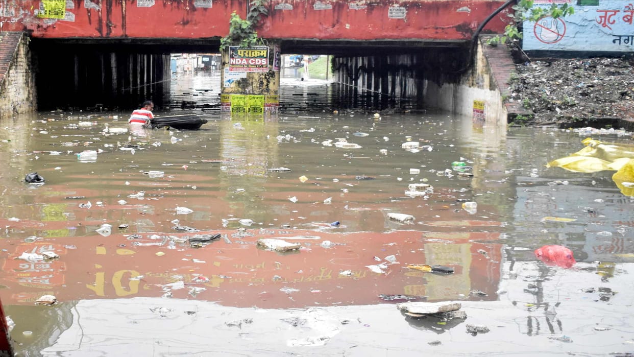 waterlogging after 133 mm of rain in 24 hours at Gorakhpur