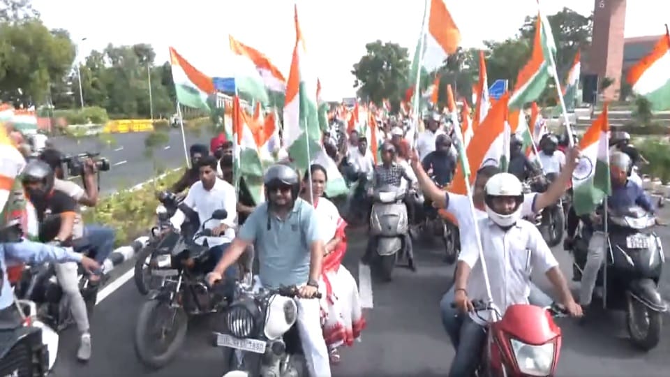 ndependence Day 2023 Union ministers, MPs Tiranga Yatra in Delhi Today News in Hindi