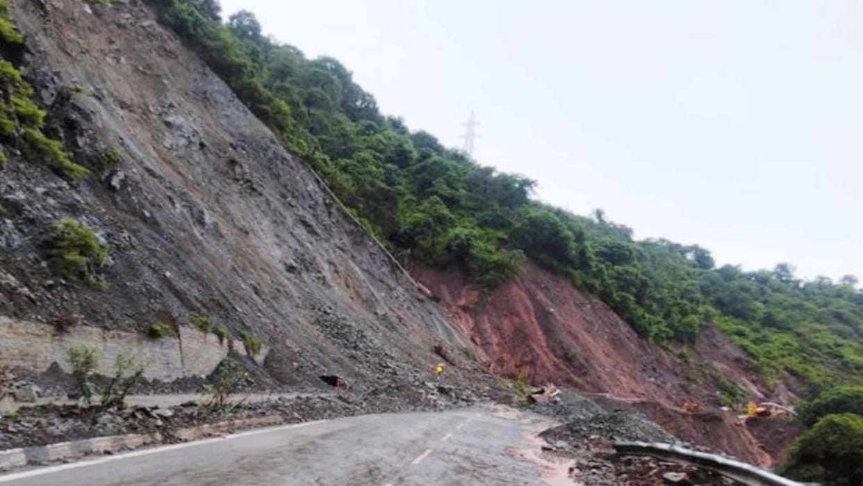 Kalka-Shimla nh: First the highway made of Rs 1,100 crore broke itself, now breaking the back of apple and tou