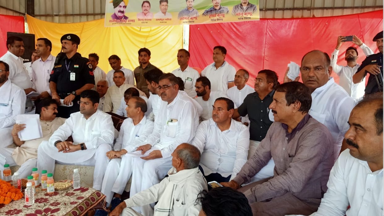 Deputy Chief Minister Dushyant Chautala arrived to address the workers in Kalayat of Kaithal