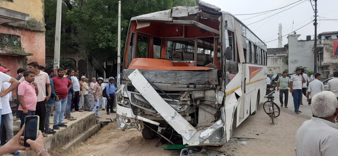 Accident: An uncontrolled bus collided with an e-rickshaw in Muzaffarnagar, one died