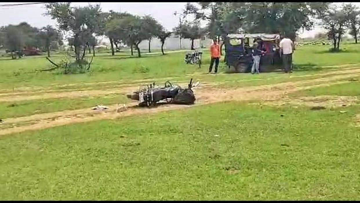 Two youths going by bike in Damoh were electrocuted by 33 KV line