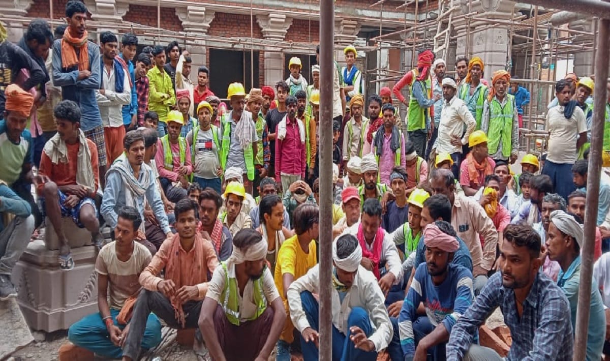 Workers of Vindhya Corridor sit on Protest work stalled due to beating of colleague