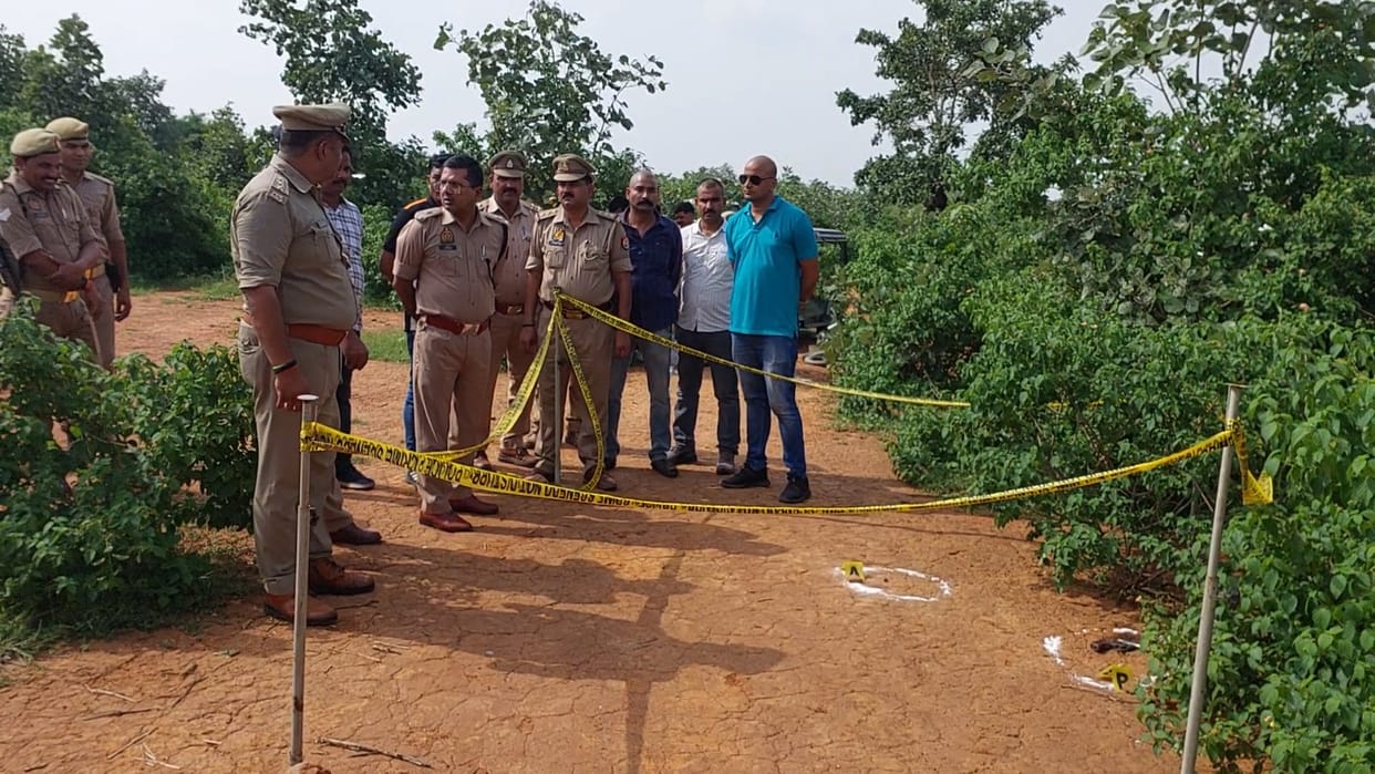 Police encounter with cow smuggler in middle of forest in mirzapur rewarded criminal injured