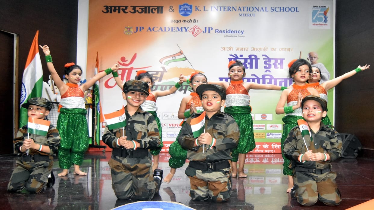 Maa Tujhe Pranam: children perform in patriotic in fancy dress competition and see photos