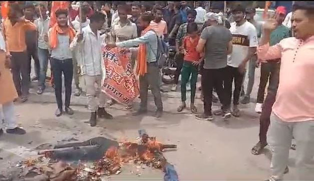 Bajrang Dal Protests Against Film Omg 2 Burns Effigy Of Akshay Kumar