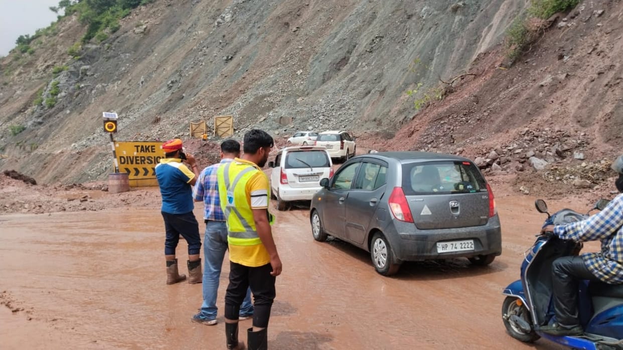 Himachal Pradesh news NH-5 Shima Kalka road closed again due to a landslide in Solan