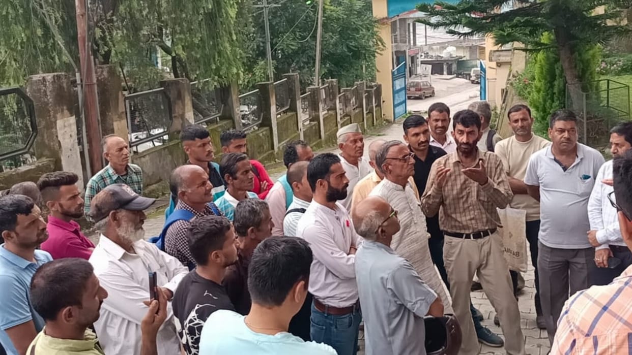 Sirmour News: Tussle between Renuka Dam Jan Sangharsh Samiti and dam management