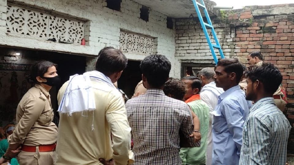 school girl dead body found in the house in lakhimpur kheri
