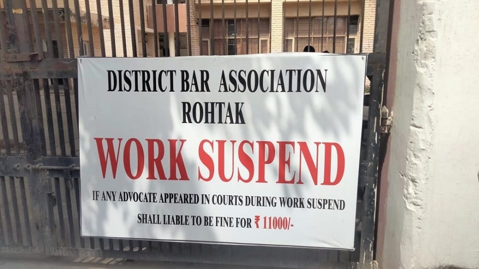 Lawyer suspends work in protest against judge arrest in Rohtak,ADJ Sudhir posted in special court of Panchkulो