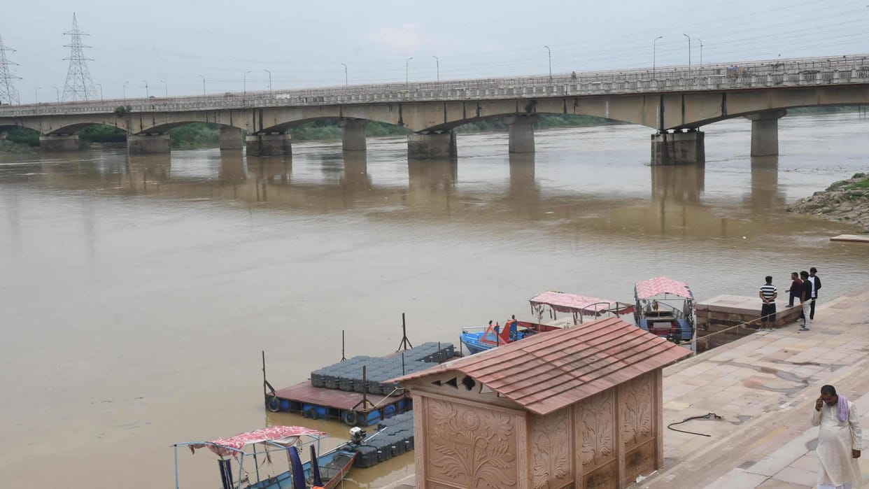 water level increasing continuously due to rain in Nepal