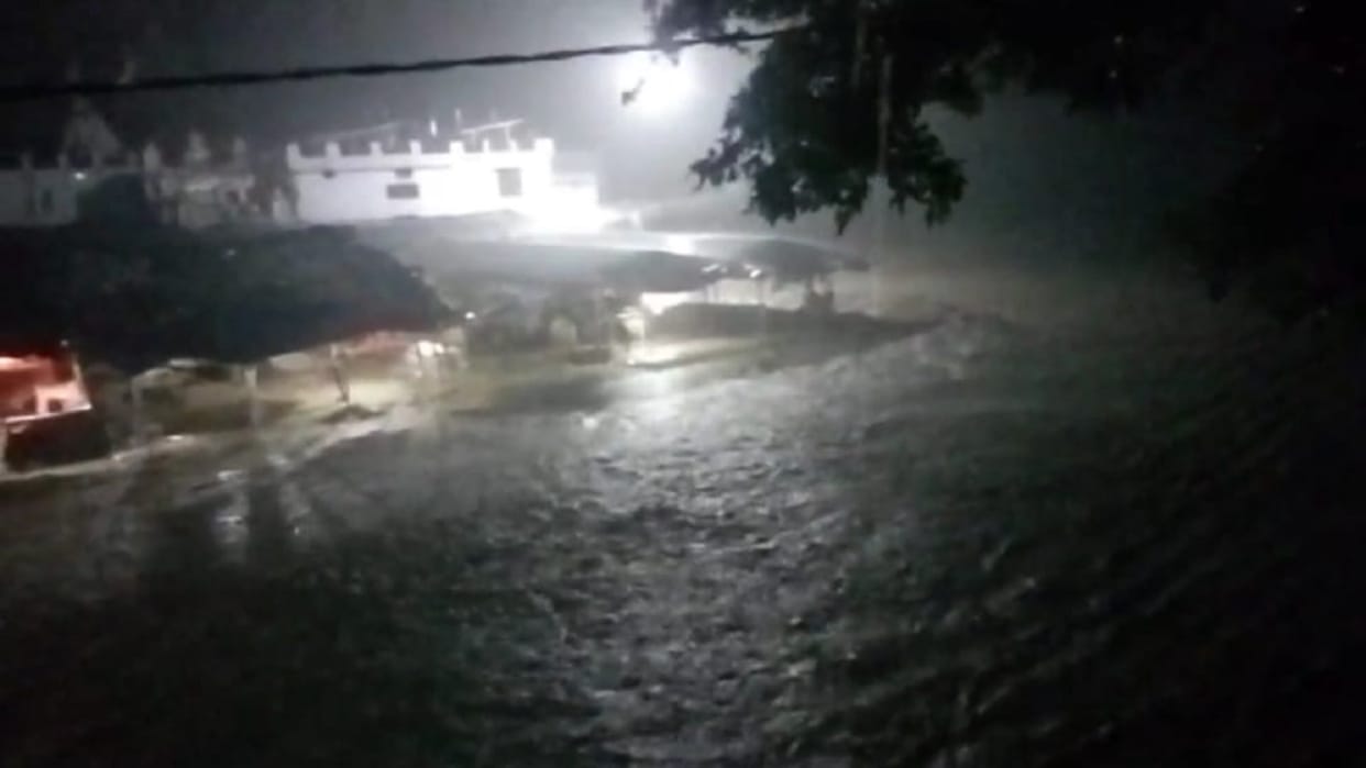 Saharanpur: Water level increased in rainy rivers, shell of Siddhapeeth Shakambhari Devi was flooded