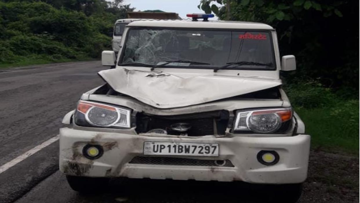 Tehsildar car collided with a cow on highway in Saharanpur and saved of life