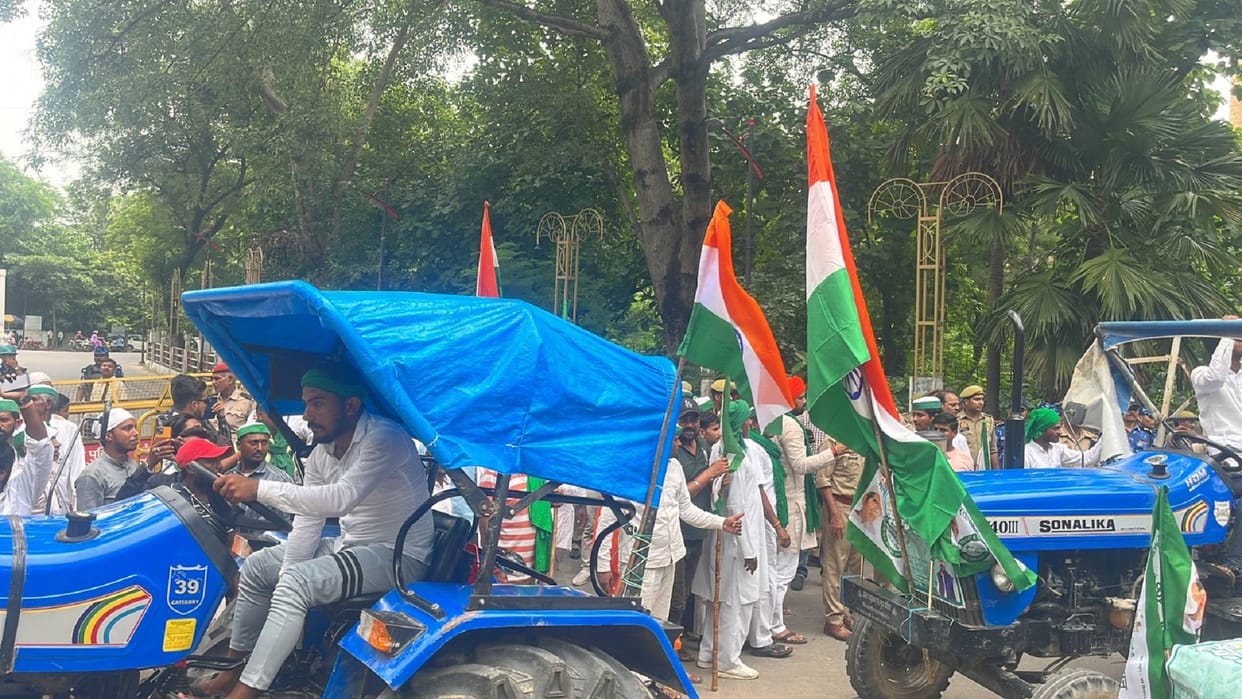 BKU showed strength by taking out tractor tricolor yatra