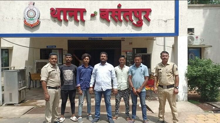 Rajnandgaon: डॉक्टर के साथ मारपीट और गाली गलौज करने वाला भाजपा नेता साथियों के साथ गिरफ्तार