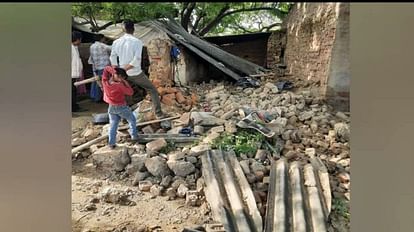 woman died after being buried under debris after wall of kutcha house collapsed In Etah