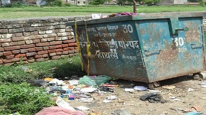 complaint of breaking dustbin and disappearing