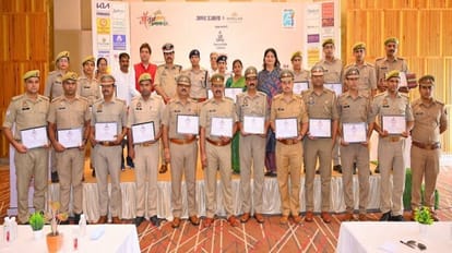 amar ujala maa tujhe pranam honored policemen in Bareilly