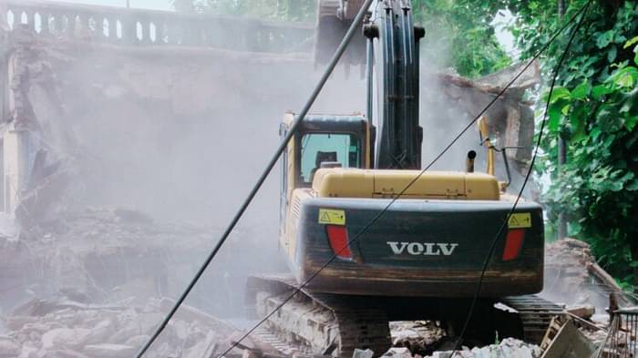 Bulldozers run on  legacy of Gandhi JP in varamasi Sarv Seva Sangh Bhavan demolished