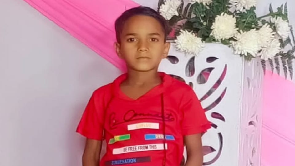 Amroha: Seeing skeleton son father fell down, relatives expressed possibility of murder
