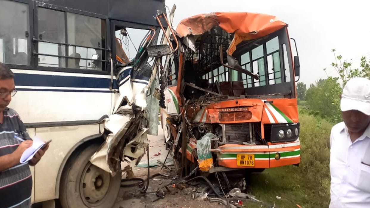 Muzaffarnagar and Uttarakhand depot buses collide on Highway 74 in Bijnor and 10 passengers injured