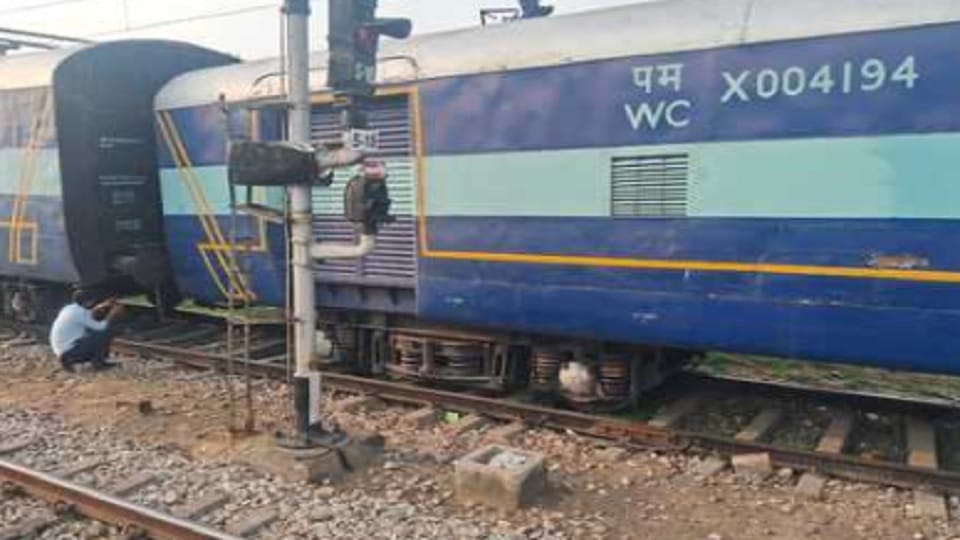 Jharkhand Kurmi community called indefinite rail blockade train cancelled and diverted