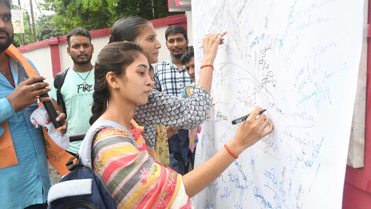 Gorakhpur University ABVP workers closed main gate for an hour