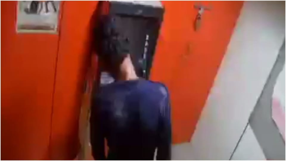 Failed to break ATM in Jaipur miscreant steals three mobiles of young man