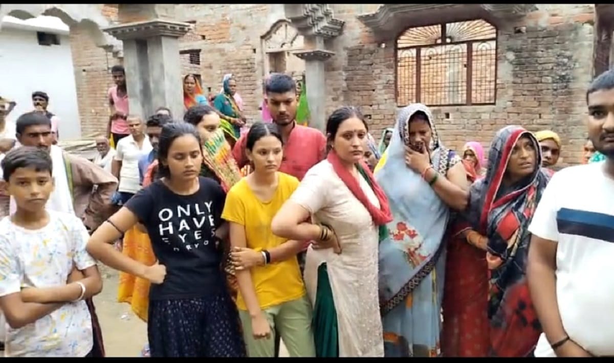 Murderer father killed Son for two sips of alcohol in Ghazipur gram pradhan daughter in law