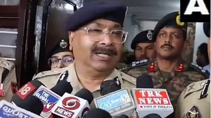 Terror Attack: डीजीपी दिलबाग सिंह बोले- पुलिसकर्मी बरतें सावधानी, खतरा अभी आसपास ही मौजूद DGP Dilbagh Singh said that policemen should be careful danger is still around