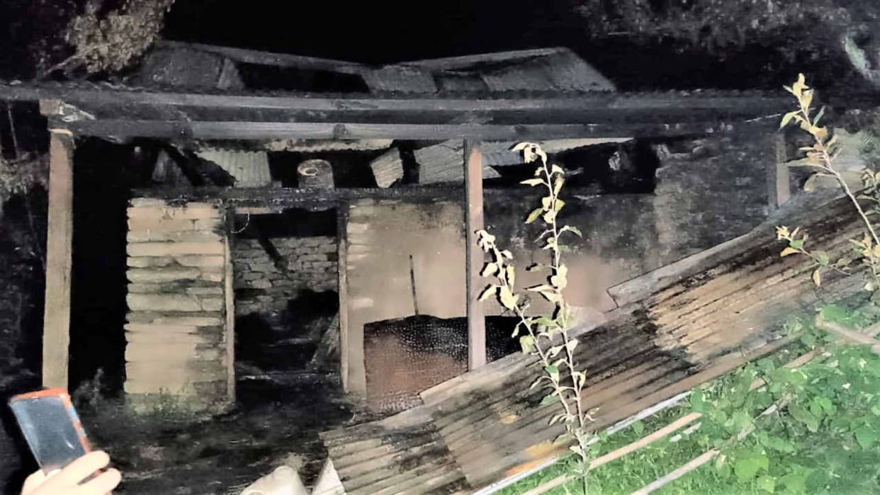 Two storey house in Jubbal's Dochi burnt to ashes, laborer sleeping inside burnt alive