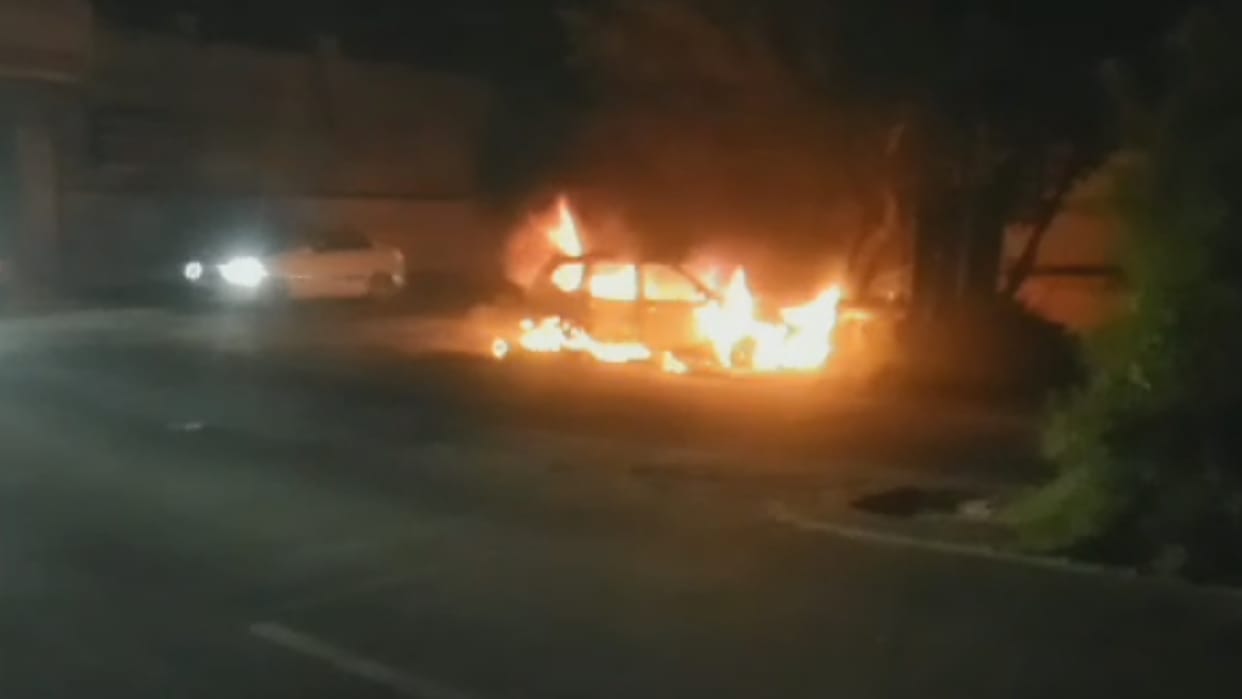 Meerut News: A duster car caught fire due to a short circuit in Kankar Khera