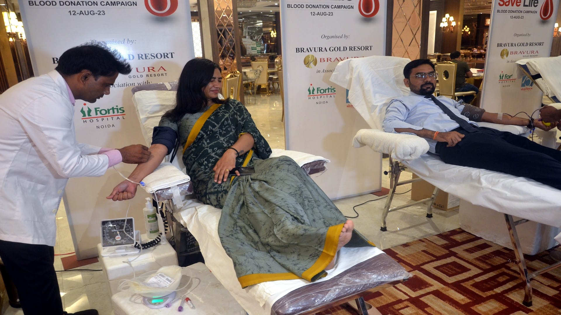 Amar Ujala Maa Tujhe Pranam: Donate blood by women, businessmen and entrepreneurs in Bravura hotel in Meerut