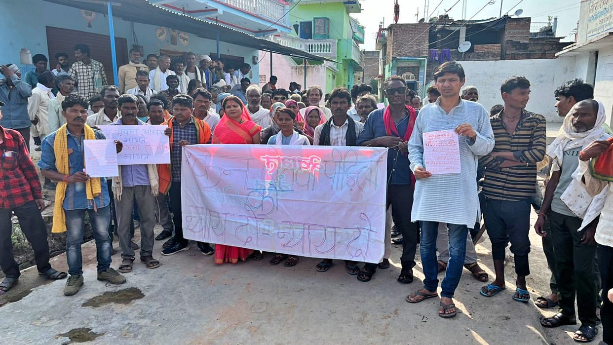 In Chhatarpur, farmers of 15 villages took out a rally by writing letters to the Prime Minister in blood