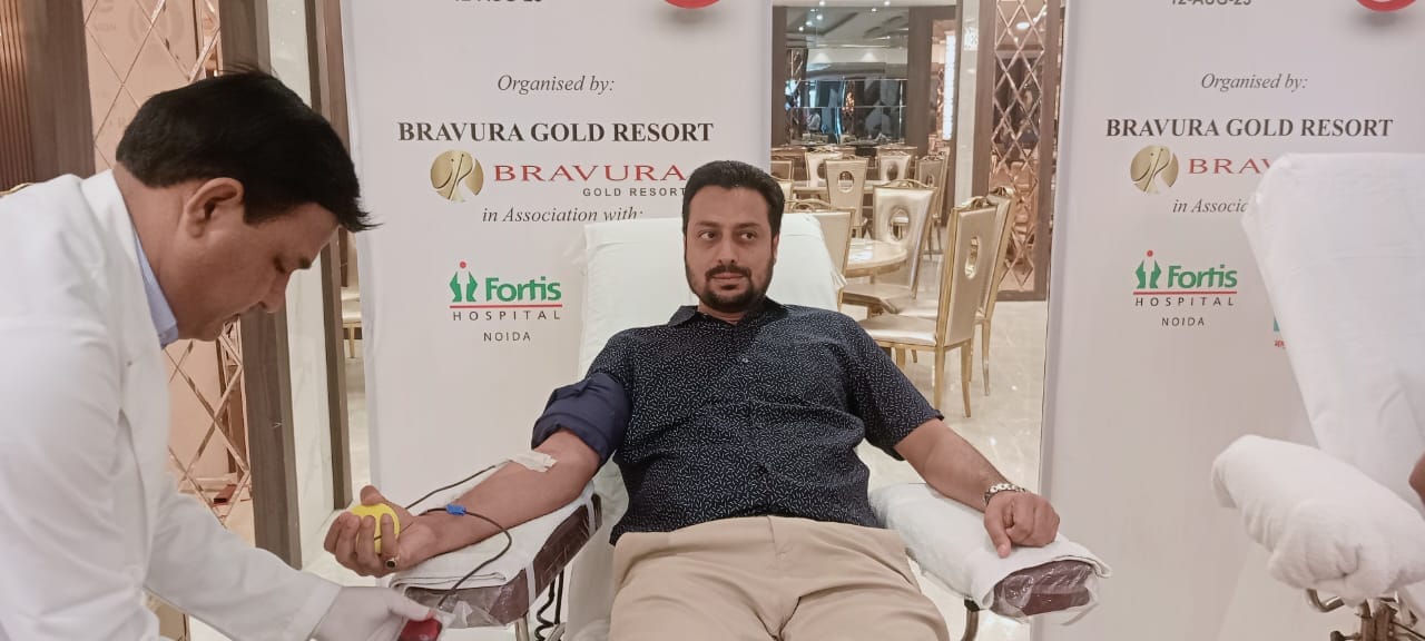 Amar Ujala Maa Tujhe Pranam: Donate blood by women, businessmen and entrepreneurs in Bravura hotel in Meerut
