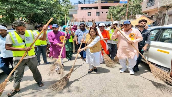 MCD launches mega cleaning campaign to make Delhi garbage free