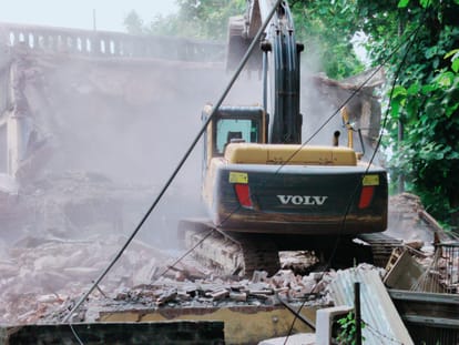 Bulldozers run on  legacy of Gandhi JP in varamasi Sarv Seva Sangh Bhavan demolished