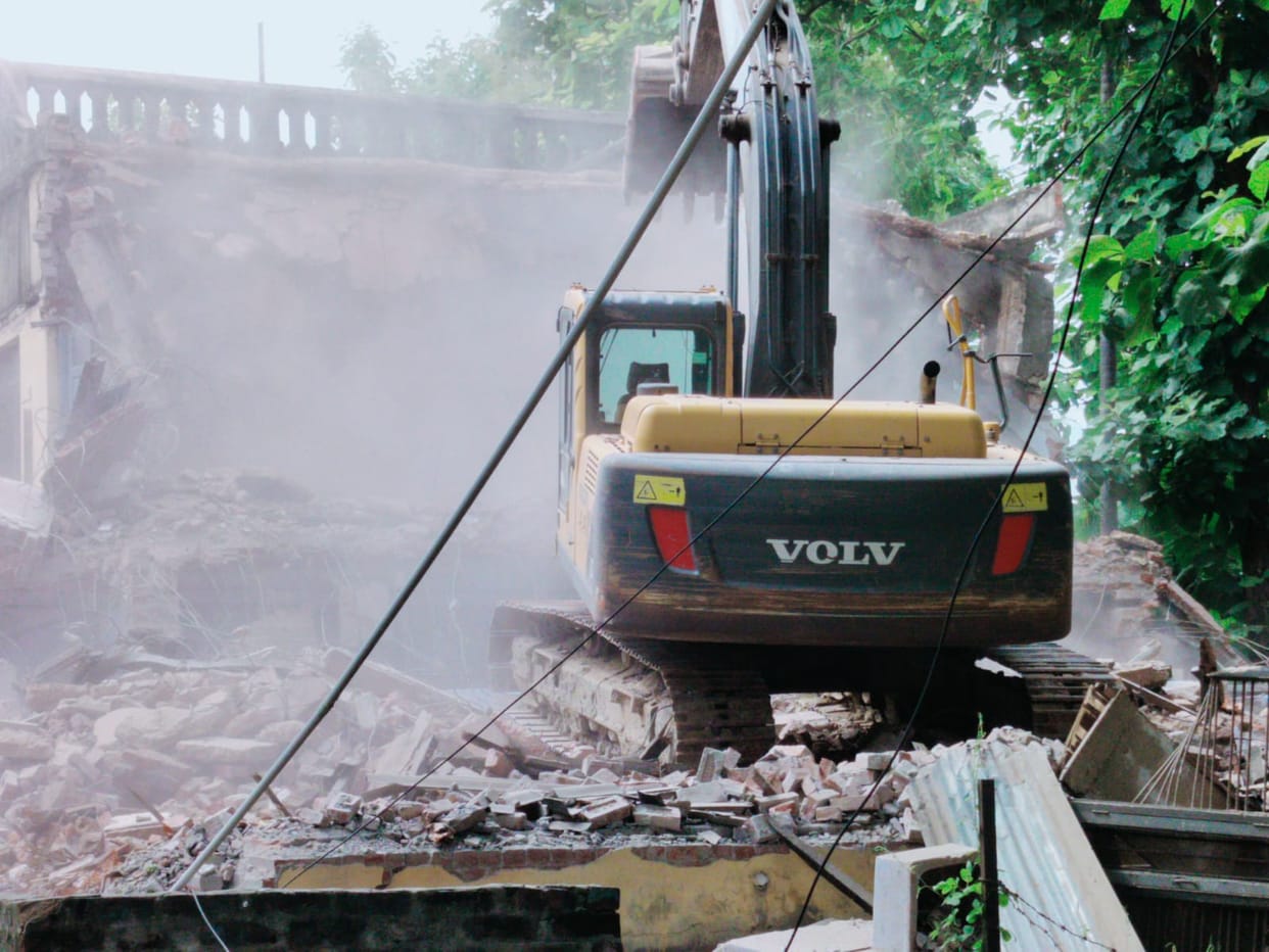 Bulldozer on legacy of Gandhi Jp 20 buildings of Sarva Seva Sangh varanasi razed in 10 hours
