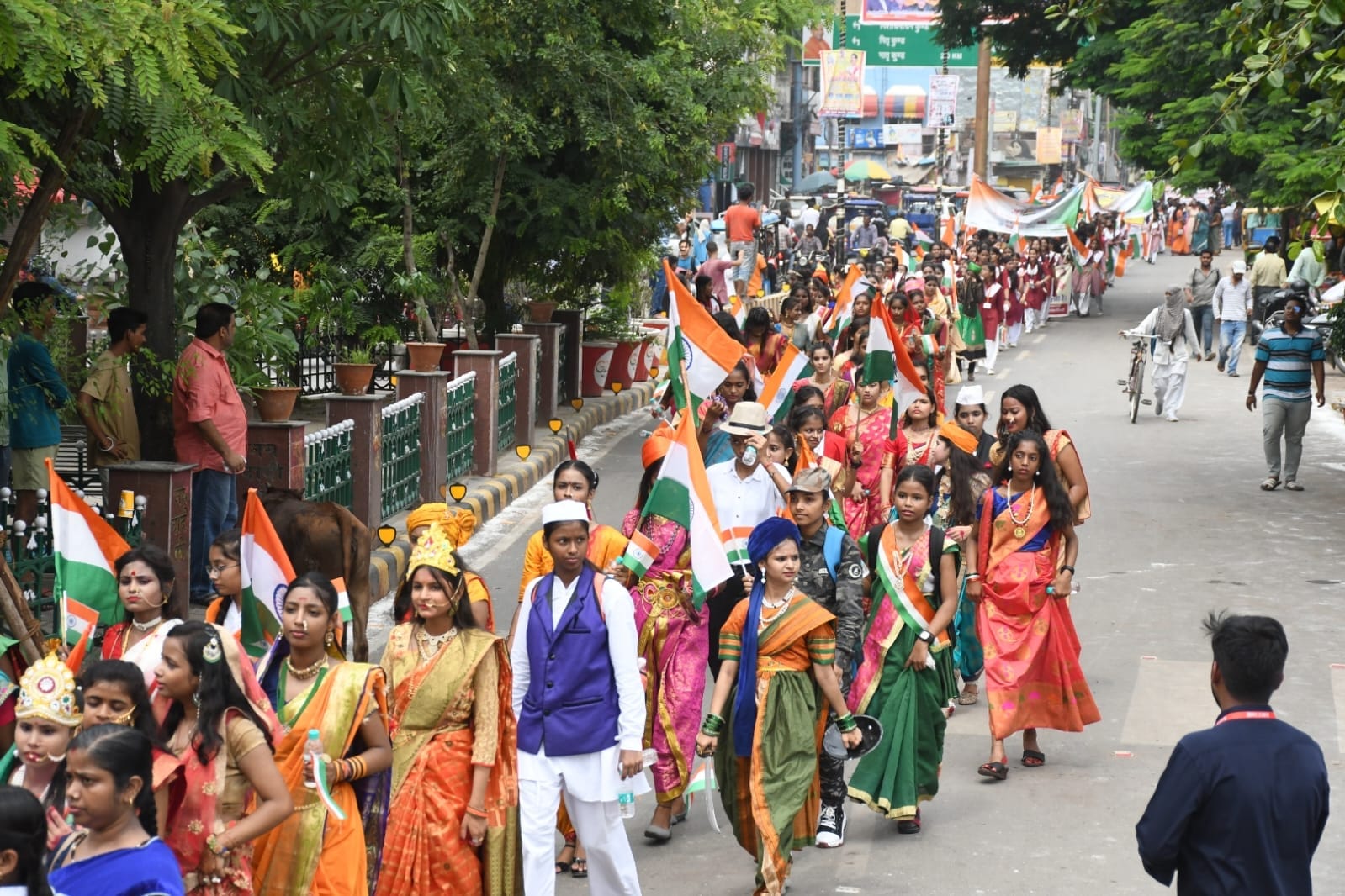 Maa Tujhe Pranam: Patriotic songs echoed in the Tricolor Yatra, flowers showered at every step