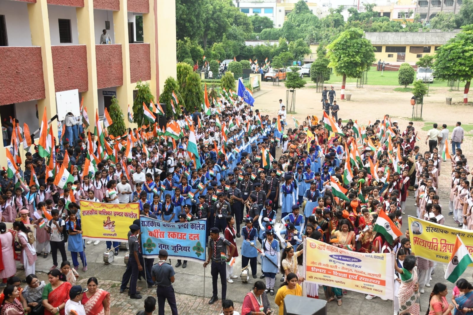 Maa Tujhe Pranam: Patriotic songs echoed in the Tricolor Yatra, flowers showered at every step
