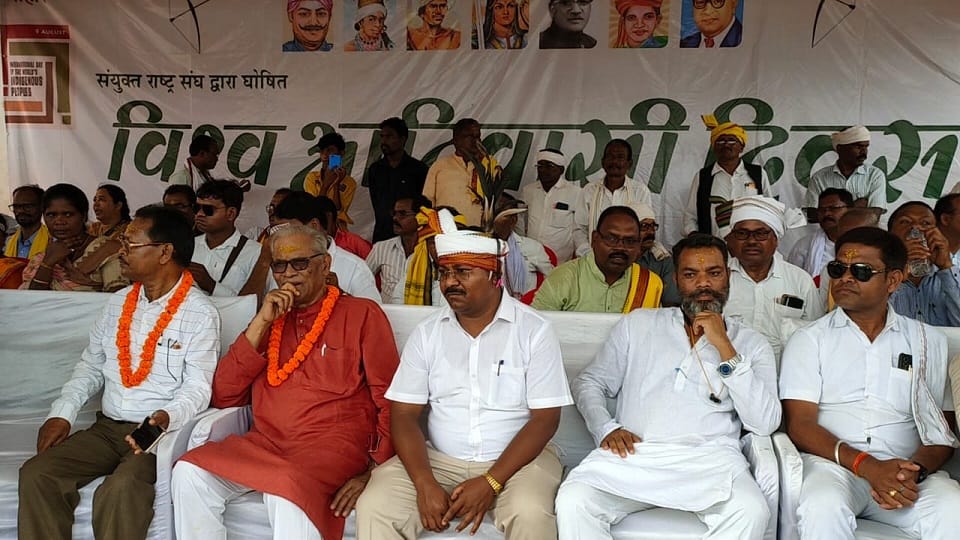 विश्व आदिवासी दिवस के आयोजन में अरविंद नेताम