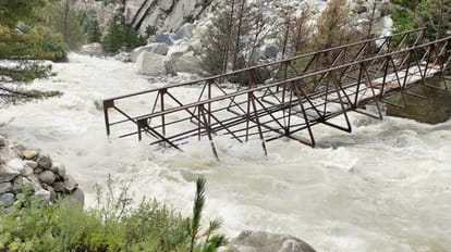 Uttarkashi: चीन सीमा को जोड़ने वाला चोरगाड नदी पर बना बैली ब्रिज टूटा, सेना और ITBP जवानों को रेकी में मुश्किल Uttarakhand weather News update Today Bailey bridge on Chorgad river connecting China border broken