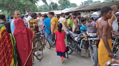 Bihar News : करंट लगने से दो मासूम की मौत, सड़क पर लगे पानी में गिरा था बिजली का तार Bihar News: Two children died due to falling of electric wire in Begusarai