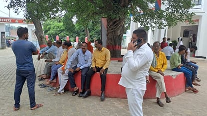 UP Crime: बेटे ने मां को लाठी से पीटकर मौत के घाट उतारा, पिता ने किसी तरह भाग कर बचायी जान, क्या है मामला? The son beat the mother to death with a stick, the father somehow saved his life by running away