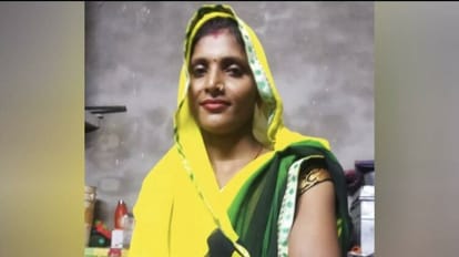 Firozabad: फंदे पर लटकती मिली विवाहिता, मायके पक्ष के लोग बोले- दहेज के लिए ससुरालीजन ने मार दिया Married woman committed suicide by hanging in Firozabad